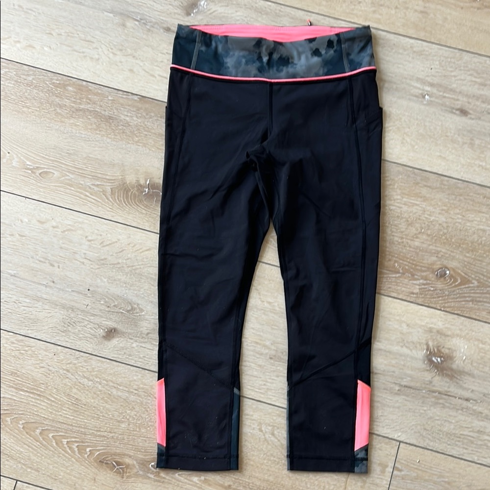 Lululemon Black and Pink/peach Woman’s Cropped Leggings, Size 6